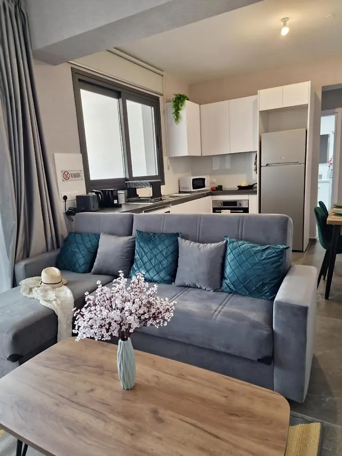 Carisa Deluxe Apartment With Jacuzzi Larnaca