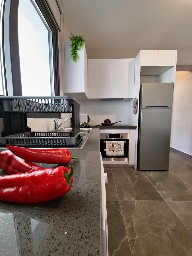 Carisa Deluxe Apartment With Jacuzzi Larnaca