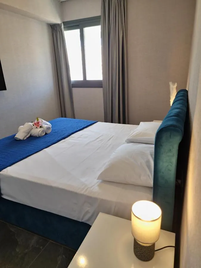Carisa Deluxe Apartment With Jacuzzi Larnaca