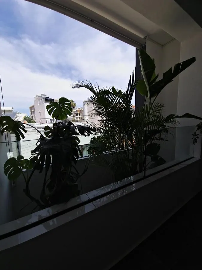 Carisa Deluxe Apartment With Jacuzzi Larnaca