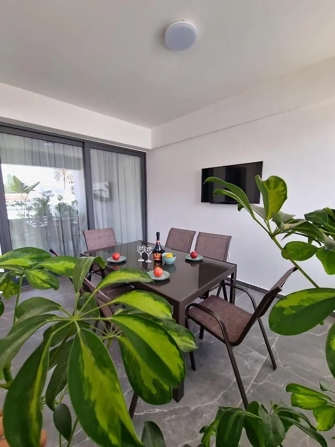 Carisa Deluxe Apartment With Jacuzzi Larnaca